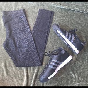 NWOT VS PINK S iridescent reptile print leggings